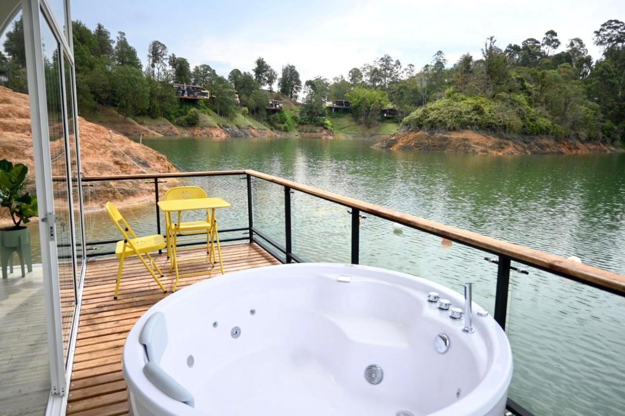 Casa Flotante La Trinidad Hotel Guatape Exterior photo