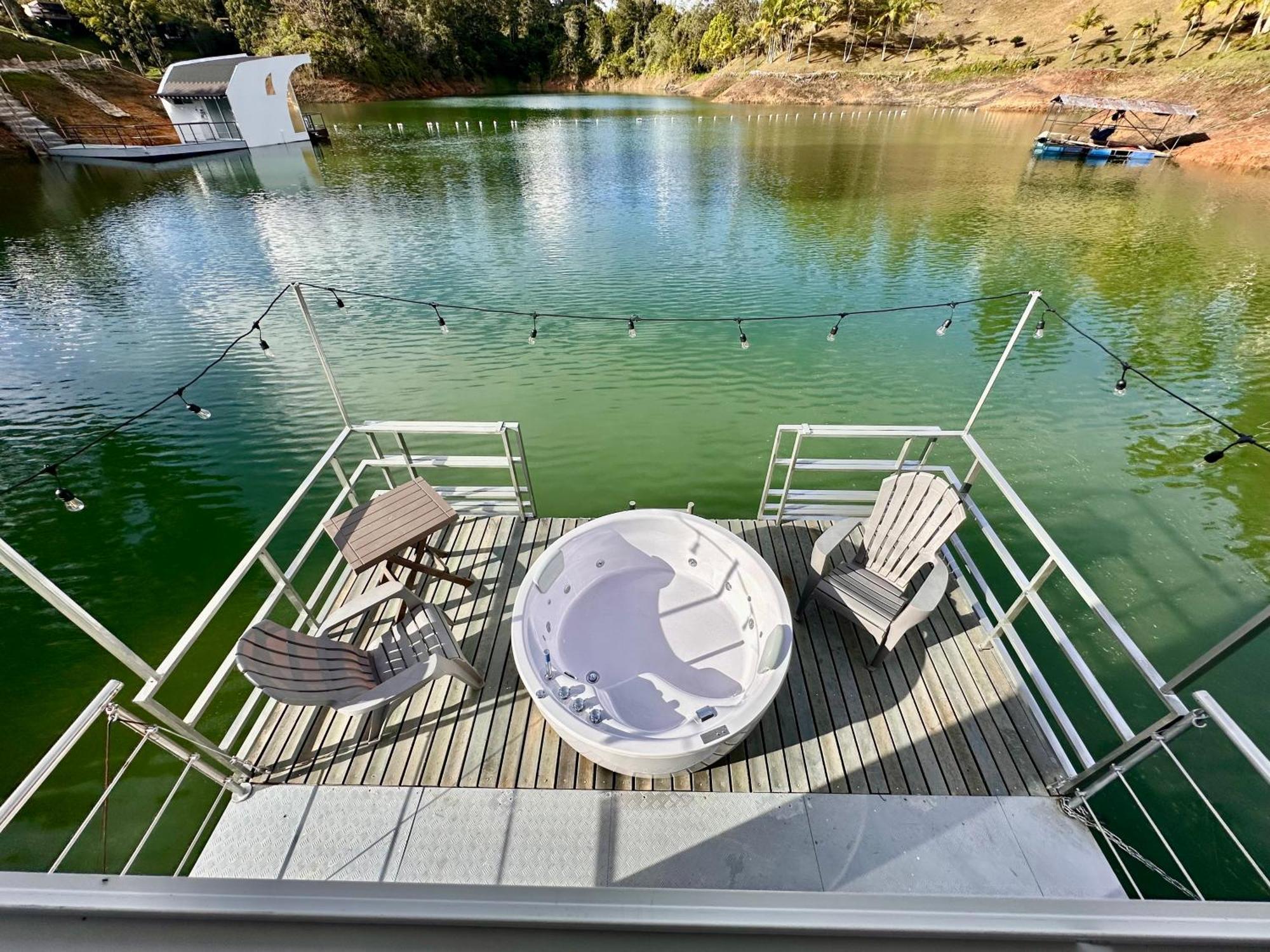 Casa Flotante La Trinidad Hotel Guatape Exterior photo